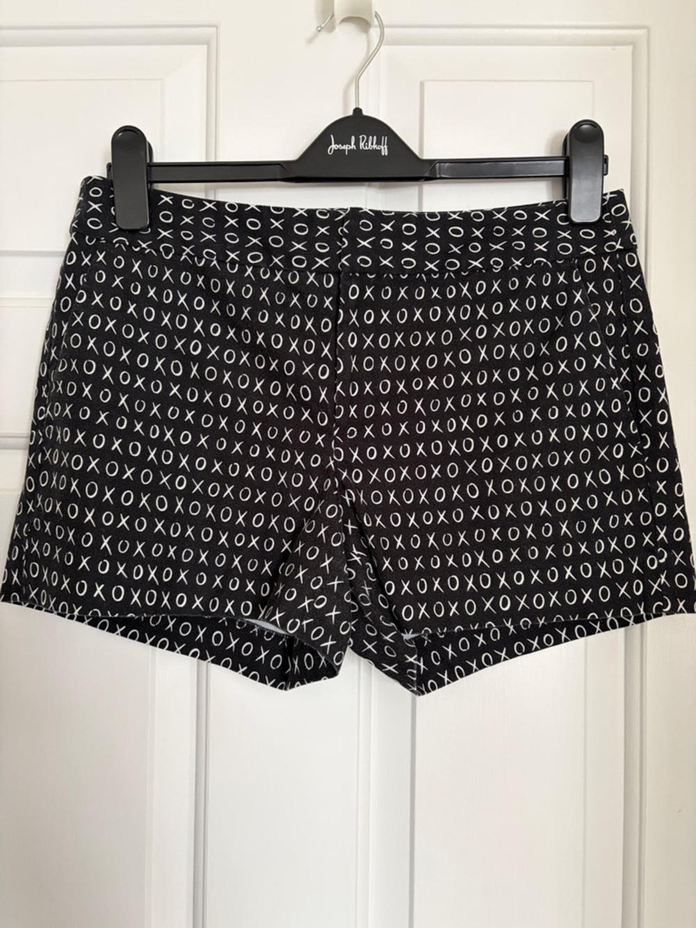 Banana Republic Black & White XO Pattern Women's Shorts